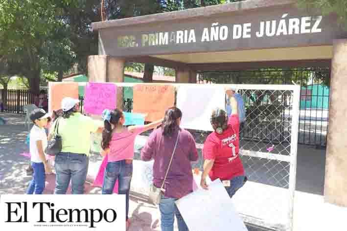 Levantan paro padres de familia de la Escuela ‘Año de Juárez’