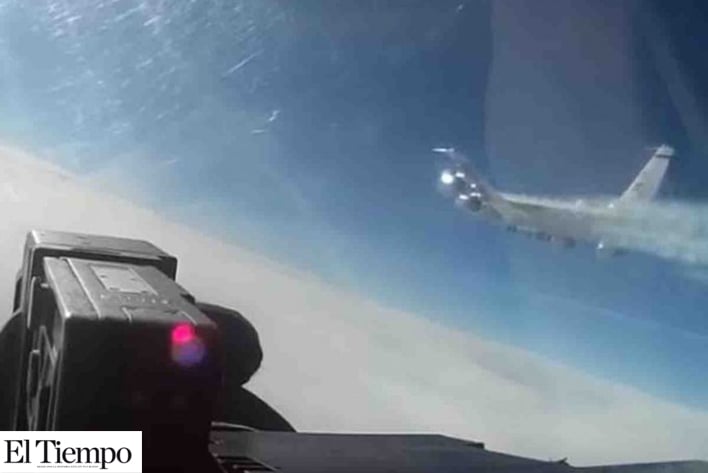 Caza ruso intercepta un 'avión espía' estadounidense