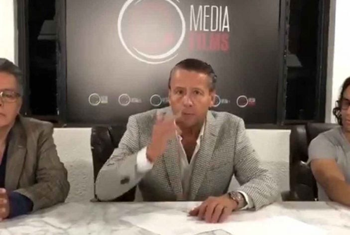 Alfredo Adame firma contrato para la 'pelea del siglo' vs Carlos Trejo