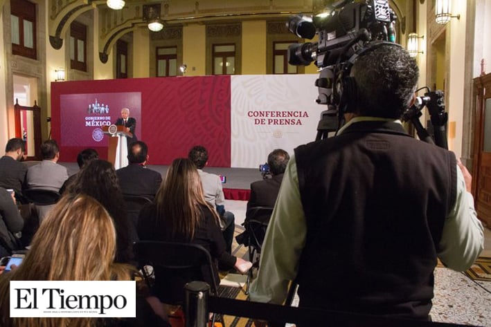 Ordena INAI a AMLO que informe sobre periodistas 'comprados' por Enrique Peña Nieto