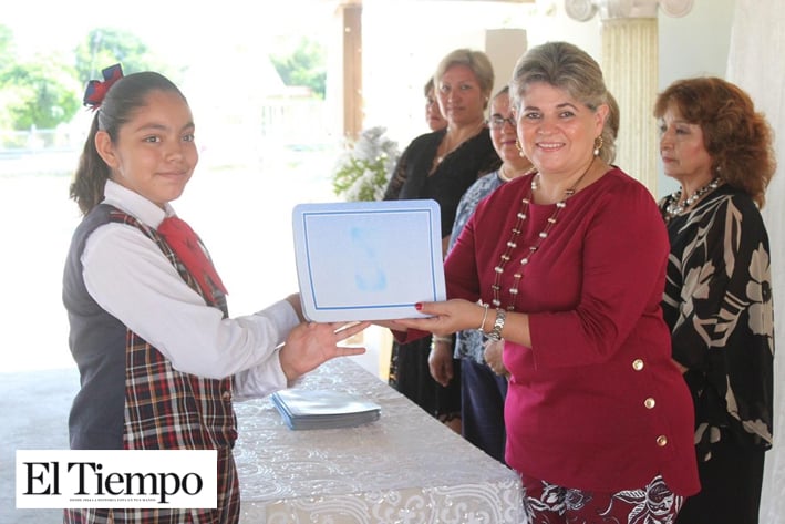 Preside Gladys Ayala graduación de Primaria ‘Flores Magón’
