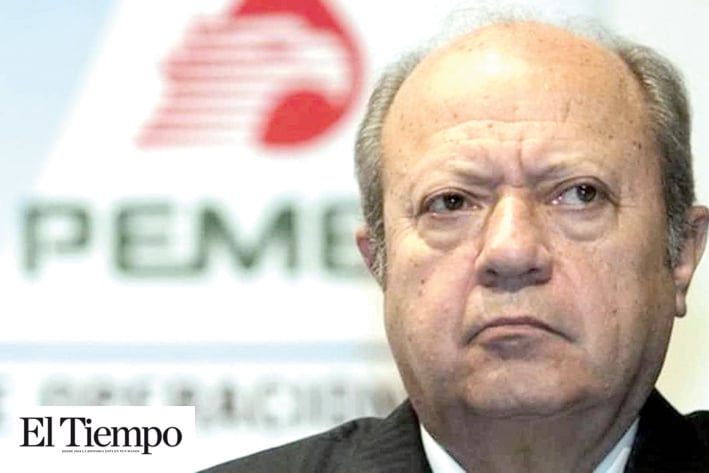 Petroleros expulsan a Carlos Romero Deschamps