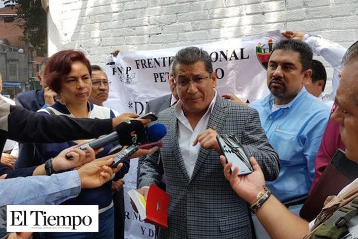 Petroleros presentan más pruebas contra Romero Deschamps a FGR