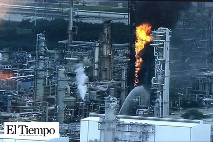 Explota y se incendia refinería en Baytown, Texas