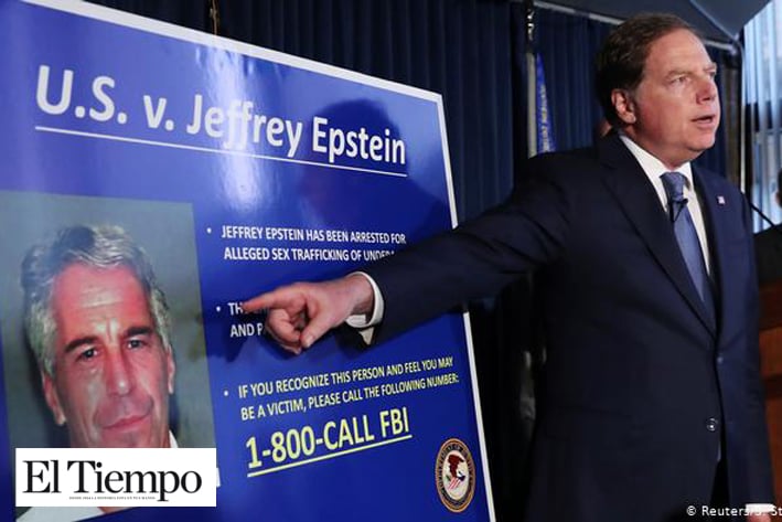 Mujer acusa a Jeffrey Epstein de violarla a los 15 años