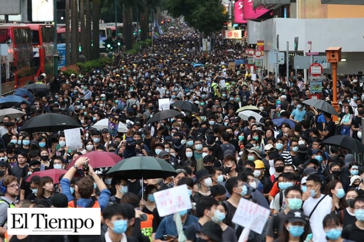 Hong Kong en caos por disturbios y enfrentamientos con la Policía