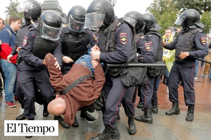 600 manifestantes son detenidos en Moscú