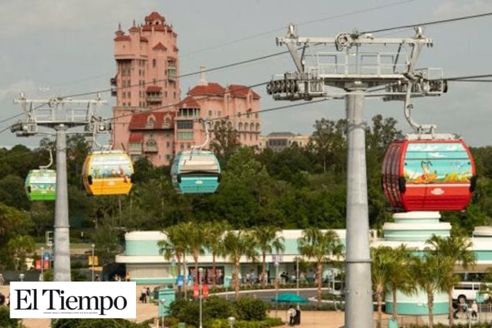 Quedan atrapados en teleférico Skyliner de Disney en Florida