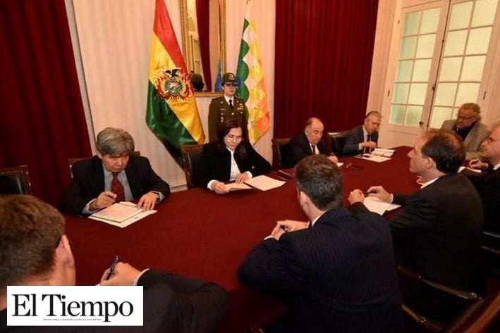 Bolivia y México conversarían para resolver crisis, afirma canciller Karen Longaric