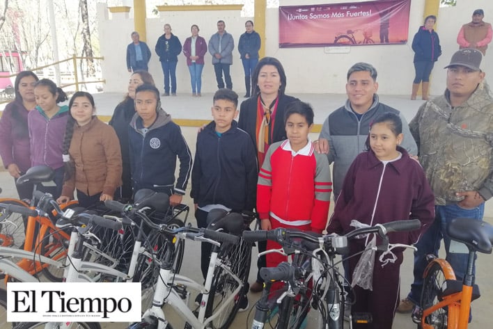Regala DIF Coahuila bicicletas  a alumnos de escuelas rurales