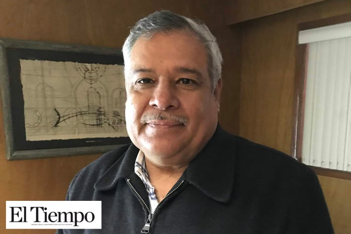 Entrega Ricardo Gutiérrez  cheque sin fondos a CMIC