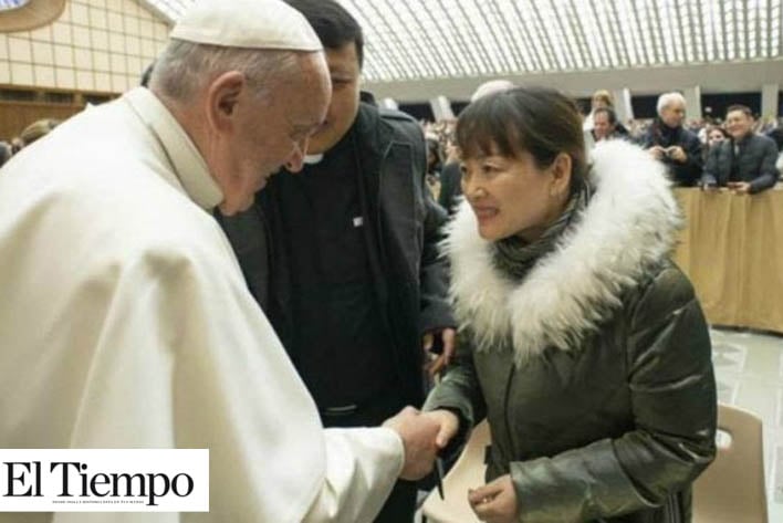Papa Francisco se reúne con la mujer a la que le dio manotazo
