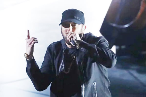 Eminem canta 'Lose Yourself' y revive '8 Mile'
