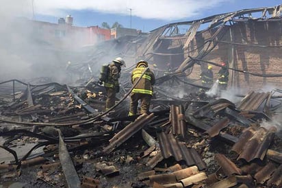 Apaga incendio en fábrica de calzado