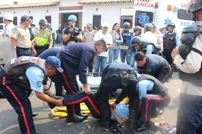 Arrollan y matan a dos policías