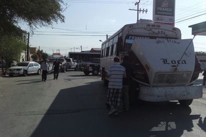 Se le atraviesa a camión de ruta