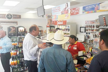 Llega Gobernador al OXXO en Nadadores