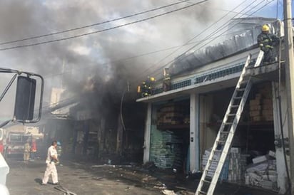 Controlan incendio en Mercado de Abastos