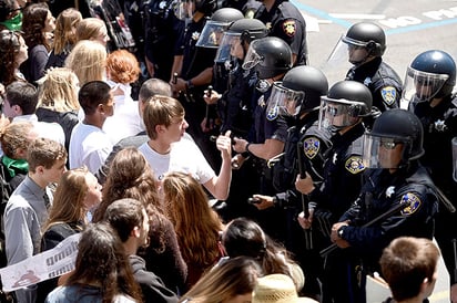 Manifestantes eran  matones y criminales