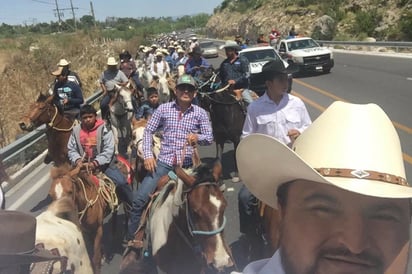 Termina cabalgata en cantina pública