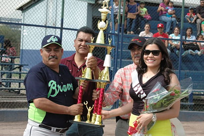 Premian a los Campeones