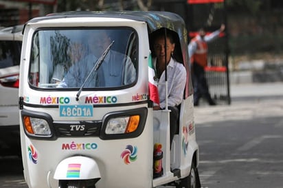 Alabada por utilizar mototaxi