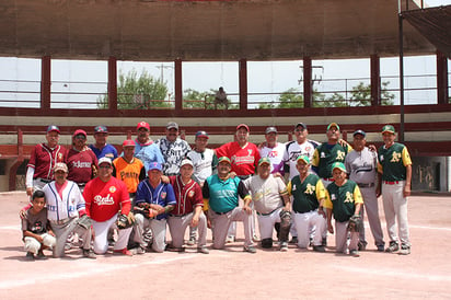 Éxito en triangular de béisbol