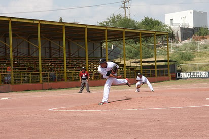 Rieleros ganan el primero