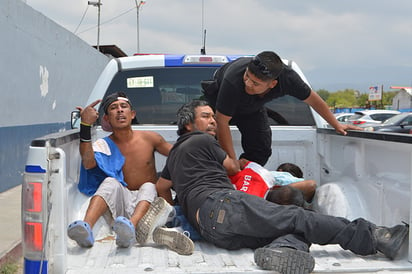 Enfrentan a  la Policía