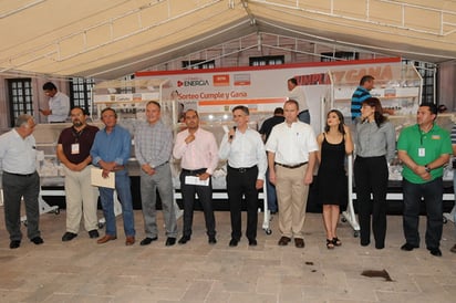 Premia a contribuyentes cumplidos