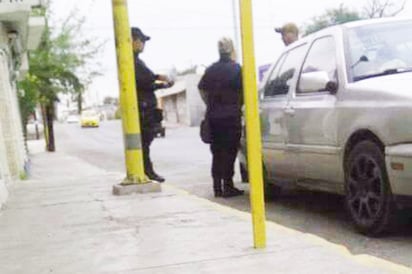 Intentan raptar  a mujer Policía