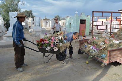 Realiza limpieza en el camposanto municipal.