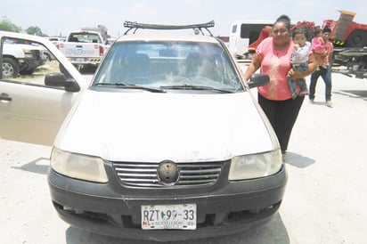 Regresan policías auto a San Juanita