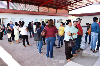 Entregan actas para  ‘Escuelas al Cien’