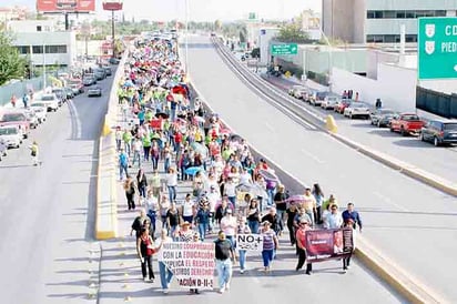 Repudian con marcha  la Reforma Educativa