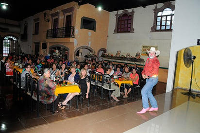 Festejan en grande a 100 Madres lectoras del TIEMPO En salón: “Balcones  Don Triny”