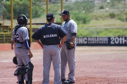 Yankees divide con Rieleros