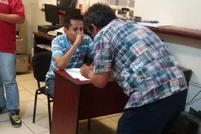 Roban vehículo para parrandear