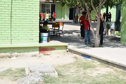 Inaudito 20 días  sin luz escuela