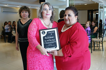 Reconocen trayectoria  de tres educadoras