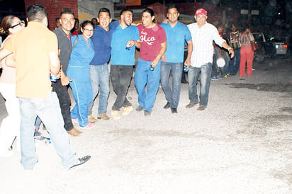 Ni cuenta se dio Policía  de fiesta a media calle