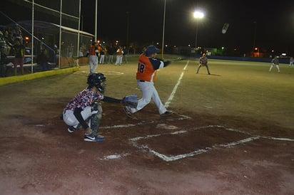 Arranca softbol “Amador Moreno López”