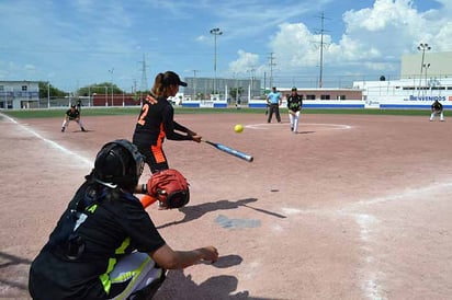 Las Comadres toman delantera