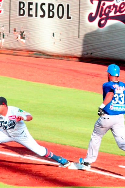 Acereros y Tigres Dividen Triunfos