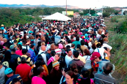 Entran a Colombia venezolanos para adquirir comida