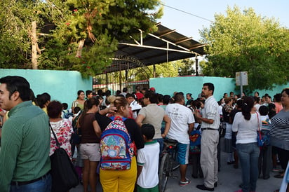 Toman escuela por   falta de 2 maestros