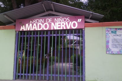 Roban en Jardín  Amado Nervo