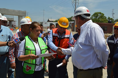 Constata avance del 55%  en construcción de Puente