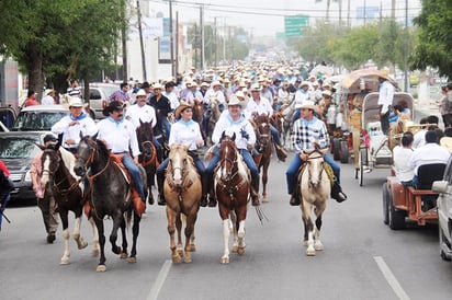 Festejan con cabalgata  Aniversario de Monclova