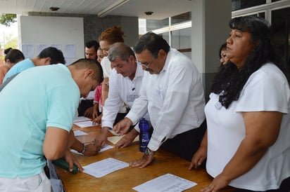 Aplican examen de diagnóstico a docentes